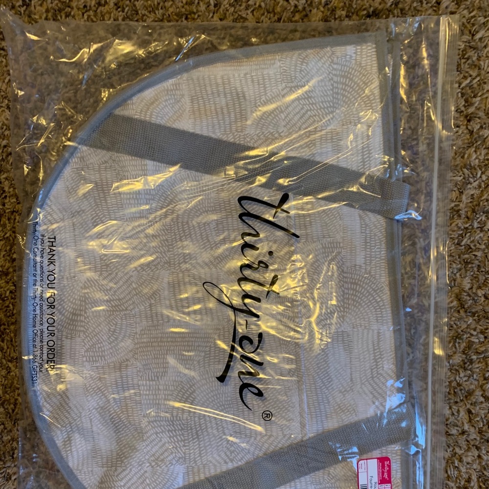 Round utility tote